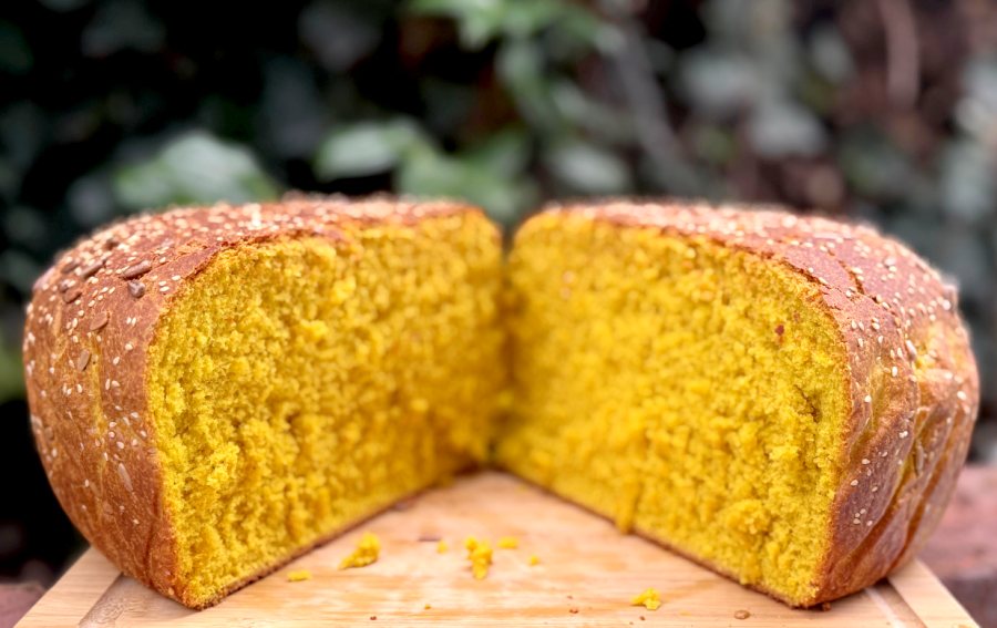  PÂINE PROTEICĂ CU LUPIN, CHEFIR ȘI CURCUMA